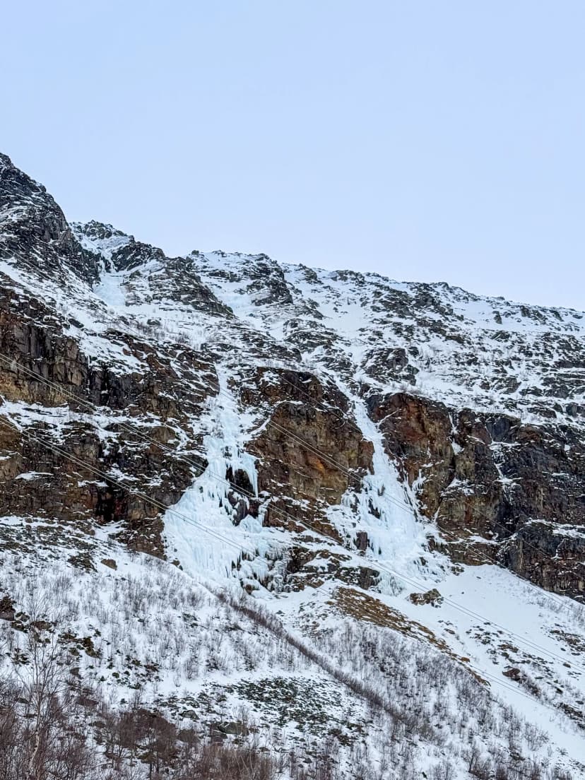 Svordomar + Nästan Alpint, fortsätter upp på berget.