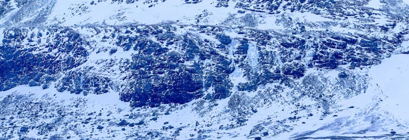 Isarna mitt emot fjällstationen