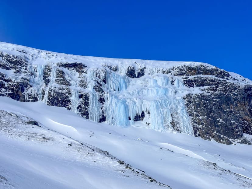 Första stora isen på väg mot tarfala